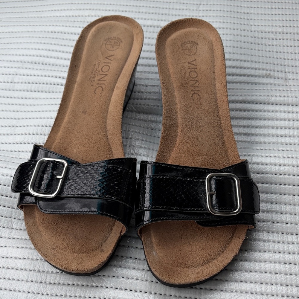 Vionic Ariana Sandal Wedge in black
